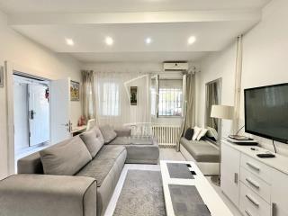 Nehruova    stanovi   Beograd    stanovi   Beograd  Bežanijski blokovi (61 do 64)    Nehruova